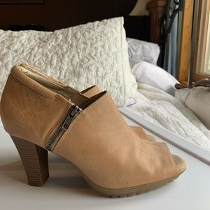 aerosole peep toe booties